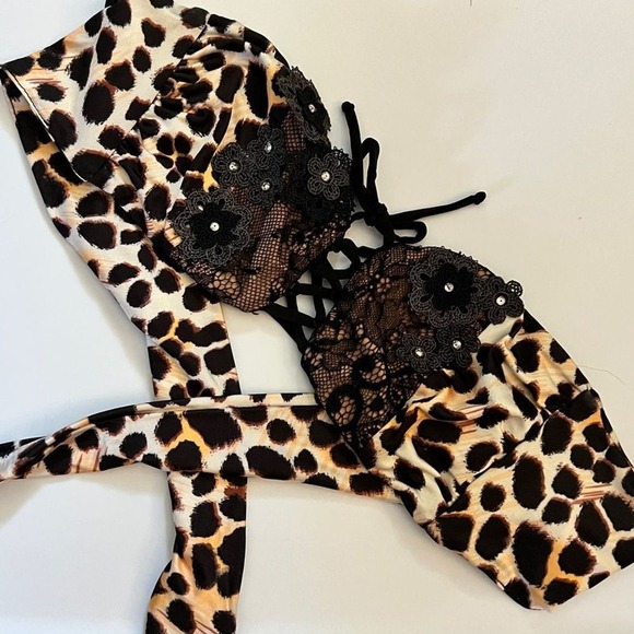 Beach Bunny Born to be Wild Leopard Bandeau Bikini Top‎ - Picture 6 of 9